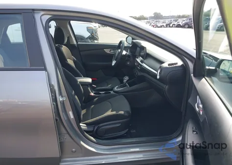 2022 Kia Forte Lxs z USA, uszkodzony, nr VIN 3KPF24AD3NE457199